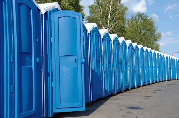 Porta potty delivery and setup in Level Park Oak Park, MI